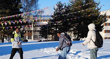 Erzurum'da siyah ile beyazın buluşması