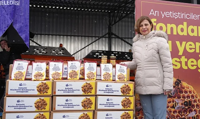 Eskişehir'de arıcılara fondan arı yemi dağıtıldı