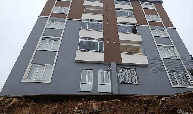 Ev sahibi, duvar çökmesini 'deprem' zannetmiş
