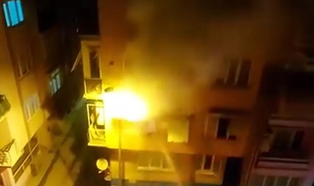 Evin balkonunda çıkan yangın paniğe neden oldu