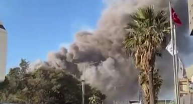 Fabrikada yaşanan patlamayla yükselen duman paniğe neden oldu