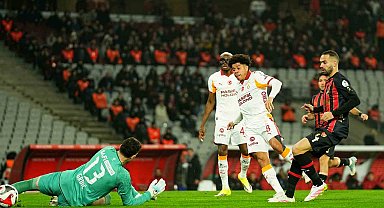 Gabriel Sara, Galatasaray'ın lig tarihinde en hızlı 4. golünü attı