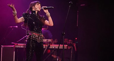 Gaye Su Akyol ile Bursa'da müzik dolu gece