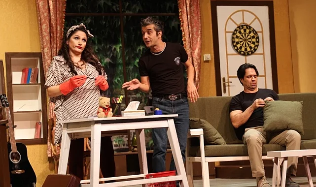 Gazeteciler "Aşk Listesi" oyununun basın galasında buluştu