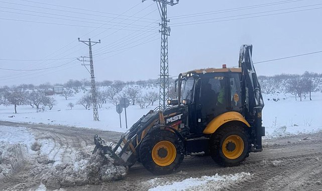 Gaziantep Büyükşehir'den köy yollarında yoğun karla mücadele