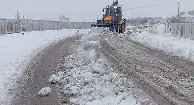 Gaziantep Büyükşehir'den köy yollarında yoğun karla mücadele