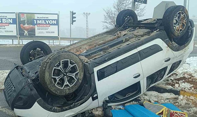 Gaziantep'te iki otomobil çarpıştı: 3 yaralı