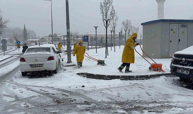 Gaziantep'te yoğun kar yağışı etkili oluyor