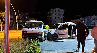 Gazipaşa'da iki kamyonet çarpıştı: 1 yaralı