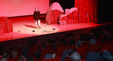 Gazze'de kadın olmanın hikayesi sahneye taşındı