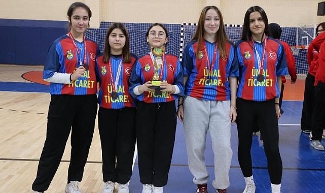 Gençler Badminton müsabakaları sona erdi
