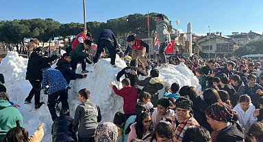Germencik Belediyesi'nden karnelerini alan çocuklara "kar" sürprizi