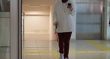 Görme engelli öğrenci, yapay zeka asistanı sayesinde 4 yılda ilk kez tek başına kantine gidebildi