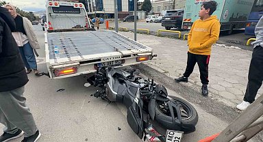 Hafif ticari araç ile çarpışan motosikletin sürücüsü yaralandı