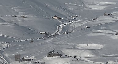 Hakkari kar yağışı: 51 yerleşim yerinin yolu kapandı
