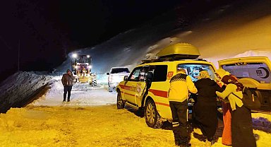 Hamile kadın 5.5 saatlik çalışmayla hastaneye ulaştırıldı