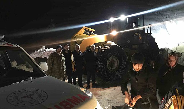 Hastaya ulaşmak için 4 saat boyunca yol açıldı