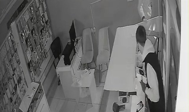 Iğdır'da telefon satış mağazasına gece hırsızlığı