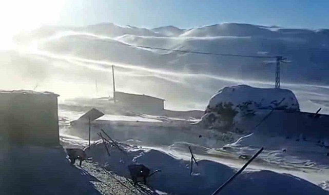 Iğdır'ın yüksek kesimlerinde tipi ve fırtına hayatı olumsuz etkiliyor