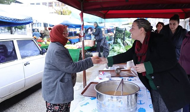 İncirliova Belediyesi'nden pazarda sıcak çorba ikramı