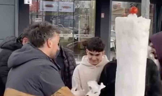 İnegöl'de döner ustasından "kardan döner" ikramı