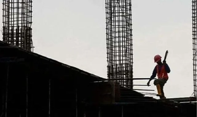 İnşaat üretimi yıllık artarken, aylık bazda sınırlı düşüş kaydetti