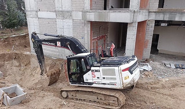 İş makinesi ile duvar arasında sıkışan işçi hayatını kaybetti