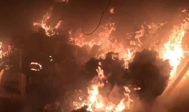İş yerindeki yangın itfaiye erinin kask kamerasına yansıdı