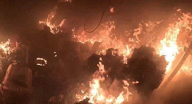 İş yerindeki yangın itfaiye erinin kask kamerasına yansıdı