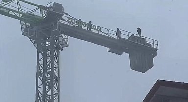 İşçilerden inşaat kule vincinde intihar girişimi