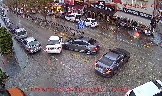 Isparta'da dikkatsiz sürücülerin neden olduğu kazalar KGYS kameralarına yansıdı