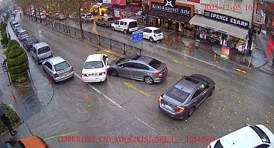 Isparta'da dikkatsiz sürücülerin neden olduğu kazalar KGYS kameralarına yansıdı