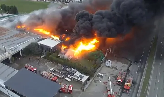İstanbul Büyükçekmece'de fabrika yangını kontrol altında