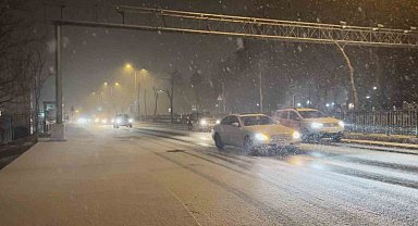 İstanbul yeni yıla kar yağışı ile girdi