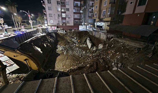 İstinat duvarı çöken binadaki vatandaşlar tahliye edildi