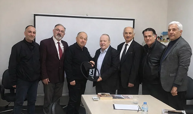 İzmir için sert tablo: Trafik kilit, körfez alarmda, su denize akıyor