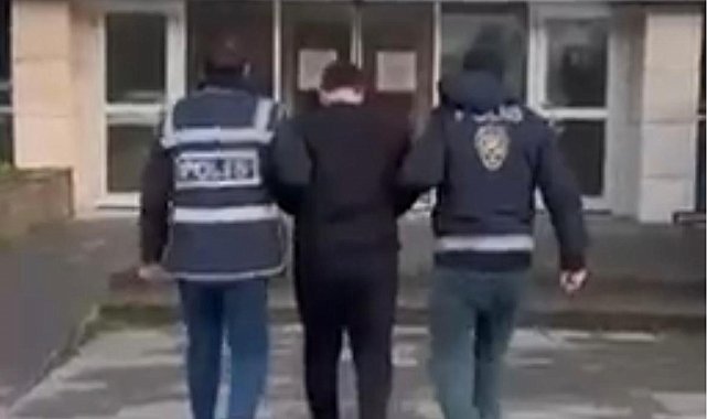 İzmir'de kesinleşmiş hapis cezasıyla aranan uyuşturucu taciri yakalandı