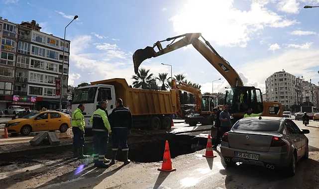 İzmir'de ana boru arızasına İZSU'dan hızlı müdahale