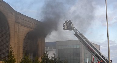 İzmir'de fabrika yangını kısa sürede kontrol altına alındı