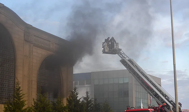 İzmir'de fabrika yangını kısa sürede kontrol altına alındı