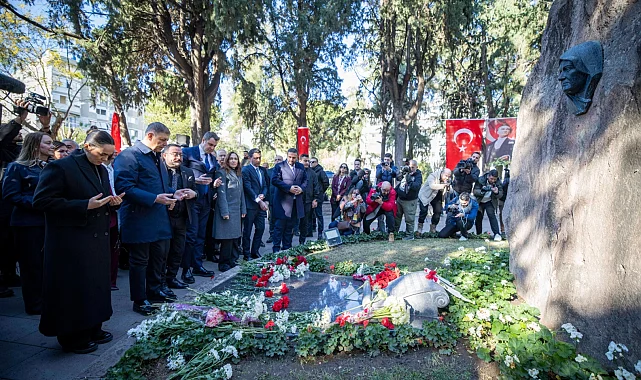 İzmir'de Zübeyde Hanım'a duygusal anma