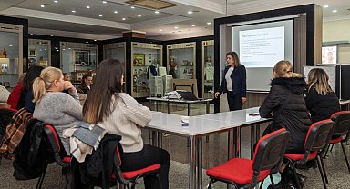 İzmirli yurttaşlar, rahim ağzı kanserine karşı bilinçleniyor