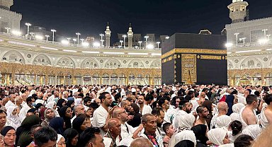 Kabe'de tarihi yoğunluk: 12 milyonluk rekorun ardından yeni yılda insan seli