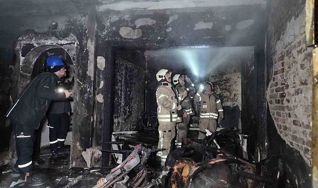 Kadıköy'de korkutan yangın: 1'i ağır 8 yaralı