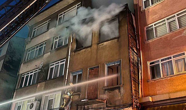 Kadıköy'de metruk binada çıkan yangın korkuttu