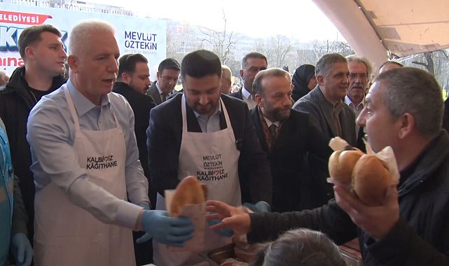 Kağıthane'de balık ekmek şöleni: 25 bin kişiye 6 tona yakın balık ekmek, helva ve gazoz ikramı