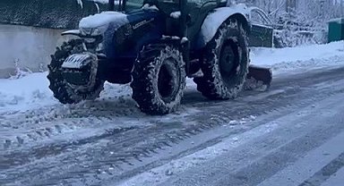 Kapanan yollarını kendi imkanları ile açtılar