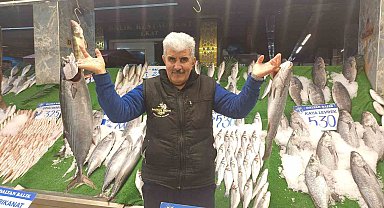 Kar yağdı, balık tezgâhları şenlendi