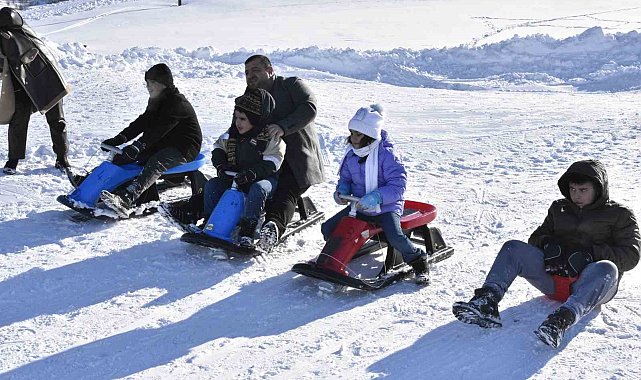 Kar yağışı sonrası Bitlis'te kayak tesislerinde yoğunluk
