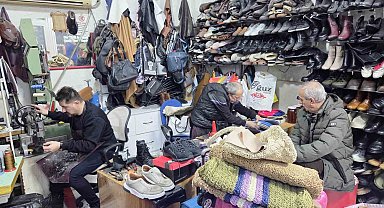 Kara kış ayakkabı tamircilerini ısıttı